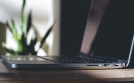 Het beeld van oudere medewerkers die niet mee kunnen komen met de digitale vaardigheden is hardnekkig, maar niet altijd waar. Dit is hoe je ook oudere medewerkers meekrijgt in de digitale transformatie.