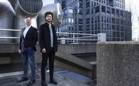 Managementauteur Ben Tiggelaar pakt speciaal voor MT zijn oude vak als journalist weer op. Hij ondervraagt ondernemers en managers die hem inspireren over hun leiderschap. De eerste is Ernst-Jan Pfauth, mede-oprichter en CEO van De Correspondent. Over: leren leidinggeven, vaste rituelen en een persoonlijke ommekeer.