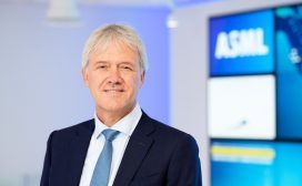 Een absolute vaandeldrager van technologische innovatie, geroemd om klantgerichtheid en uitvoering: dat ASML dit jaar de MT500 lijst aanvoert, is volgens de ‘peers’ geen verrassing. Maar wat vindt het bedrijf daar eigenlijk zelf van? CEO Peter Wennink: ‘Dit zijn relaties waar we vele jaren aan gebouwd hebben.’
