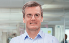 Na iets meer dan een jaar is Robbert Bakker begin deze maand stilzwijgend vertrokken als CEO bij bank Knab. Een profiel.