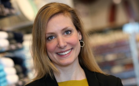 Of het nou door middel van humanitaire noodhulp of duurzamere producten binnen Hema is; Eva Ronhaar (director innovation & sustainability) wil impact maken met haar werk.