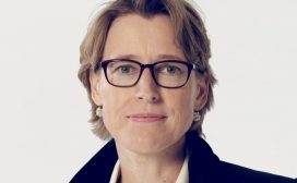 Verzekeraar ASR wijzigt in de voorbereiding tegen toekomstige overnames haar bestuursstructuur. COO’s Michel Verwoest en Karin Bergstein verlaten het bedrijf. Een profiel van laatstgenoemde, de langstzittende van het paar.