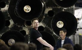 Yusaku Maezawa is de eerste toerist die door Elon Musk naar de maan wordt gestuurd in 2020. Wie is deze Japanse zakenman?