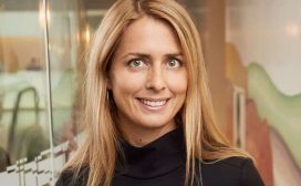Een jaar in Bangladesh opende de ogen van life long H&M-medewerker Helena Helmersson. Nu ze aan het roer van de modeketen staat als CEO, zal ze zich hard blijven maken voor duurzaamheid.