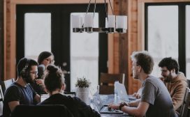 Een peptalk, een compliment of een schop onder hun kont: iedere medewerker wordt anders gemotiveerd. MT-columnist Manon Bongers raadt managers aan te kijken naar psychologische behoeften en de voorkeur voor werkomgeving van medewerkers.
